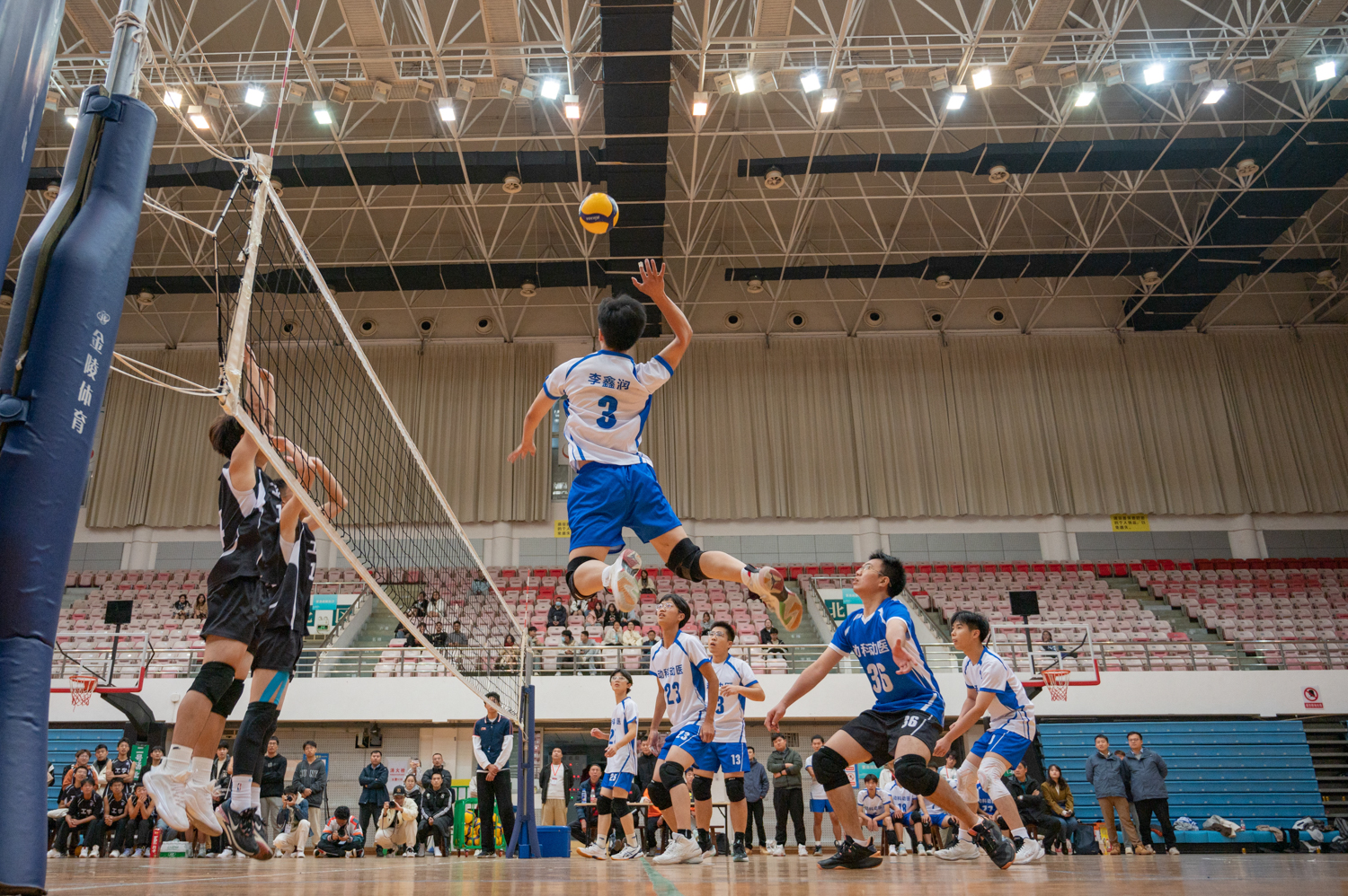 bevictor3号扣球瞬间（学通社记者 许可 摄）